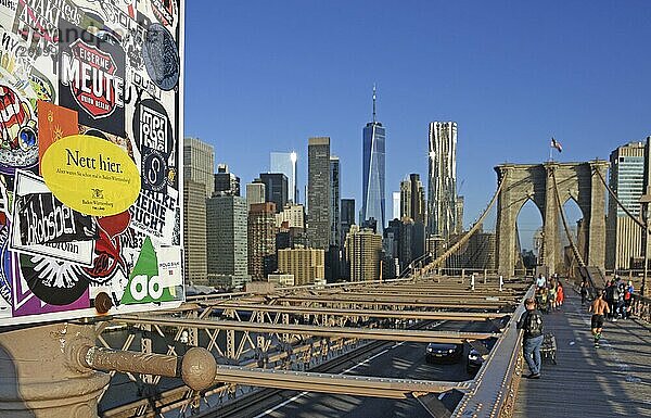 Aufkleber Nett hier  Werbeslogan Baden-Württemberg  Ländle  an Brooklyn Bridge  Lower Manhattan  Brooklyn  New York City  New York  USA  Nordamerika