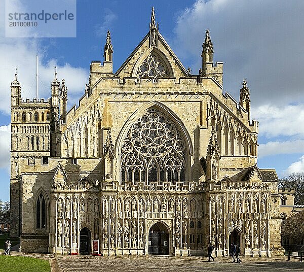Mittelalterliche Westfassade Bildwand Steinmetzarbeiten  gotische Architektur um das 13. Jahrhundert  Kathedralkirche von Exeter  Exeter  Devon  England  UK