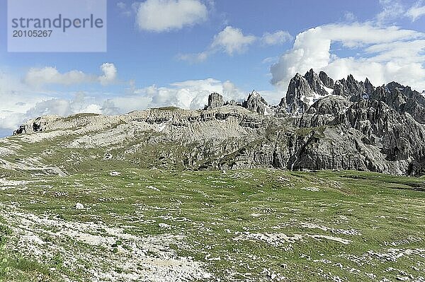 Aurozohütte  Bergpanorama Richtung Süden im Hochpustertal  Sexten  Dolomiten  Südtirol  Italien  Europa