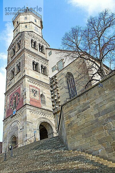 Die historische Michaelskirche in Schwäbisch Hall  Deutschland  Europa