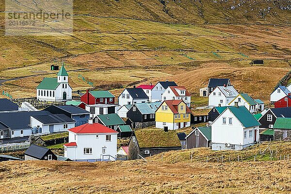 Blick auf das Dorf Gjógv auf der Färöer Insel Eysturoy