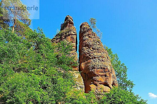 Braut und Bräutigam Felsen im Dahner Felsenland  Bride and Groom rock in Dahn Rockland  Deutschland  Europa