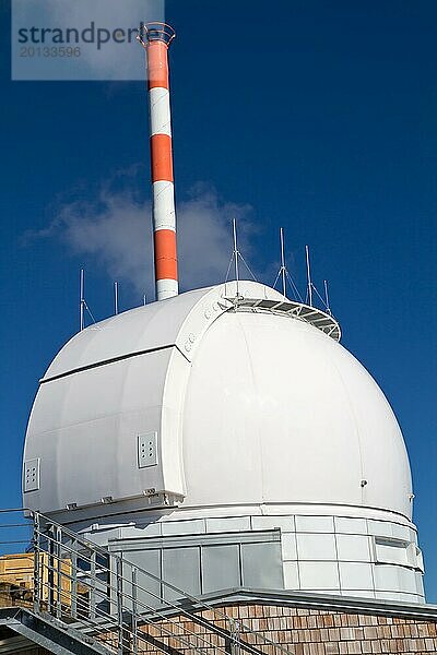 Observatorium auf einem Berggipfel in Bayern