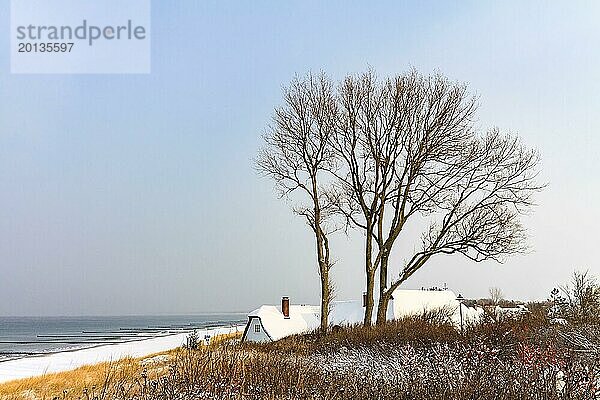 Ostseeküste in Ahrenshoop an einem Tag im Winter