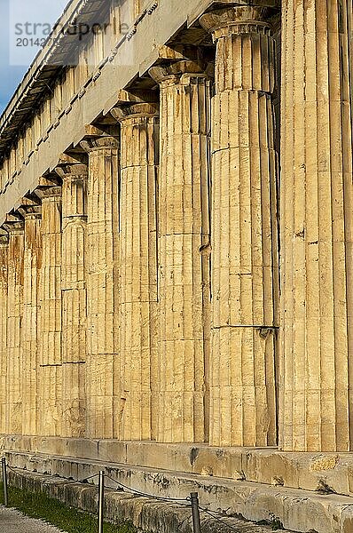 Dorischer Säulengang des Hephaistos Tempels  Antike Agora von Athen  Griechenland  Europa