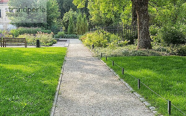 Park der Bernardiner Gärten im Zentrum von Vilnius  Litauen  Europa