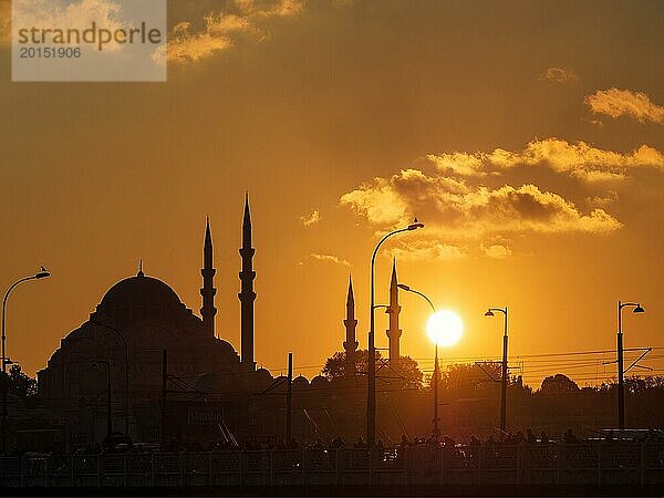 Moschee in Istanbul bei Sonnenuntergang