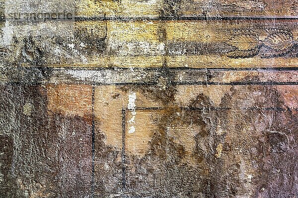 Altes Mauerwerk mit verblassten Farben als Hintergrund