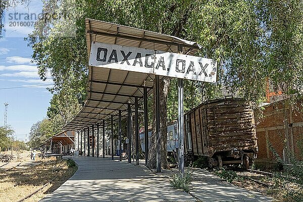 Oaxaca  Mexiko  Das Eisenbahnmuseum von Oaxaca. Die Mexican Southern Railroad nahm 1892 den Betrieb zwischen Oaxaca und Pueblo auf. Der Personenverkehr ist seit 1997 eingestellt  Mittelamerika