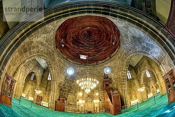 Große Moschee von Erzurum oder Atabey Moschee  Mittelschiff und Decke  Erzurum  Türkei  Asien