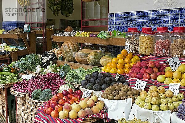 Frische Südfrüchte auf einem Markt