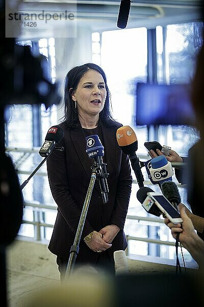 Annalena Bärbock  Bundesaussenministerin  gibt ein Stake-Out im Rahmen der 55. Sitzung des UN-Menschenrechtsrates in Genf  26.02.2024. Fotografiert im Auftrag des Auswärtigen Amtes