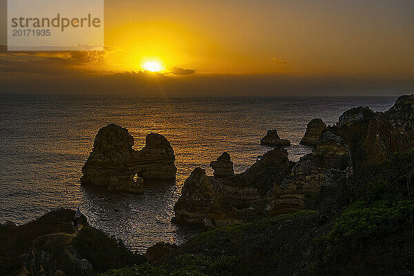 Portugal  Algarve  Lagos  Ponte da Piedade bei Sonnenuntergang