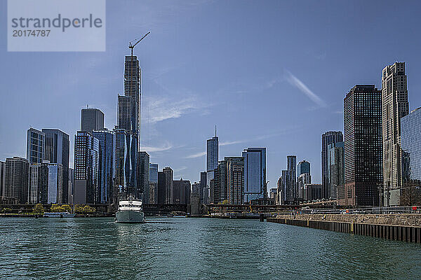 USA  Illinois  Chicago  Wolkenkratzer rund um das Ufer des Lake Michigan