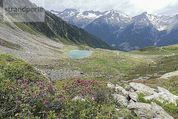 Der Klaussee unterhalb des Rauchkofel im Ahrntal in Südtirol  Italien  Europa