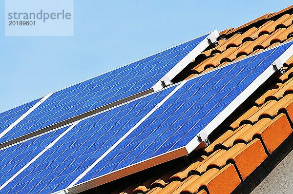 Photovoltaik Anlage auf einem Eigenheim.Photovoltaic system on a home