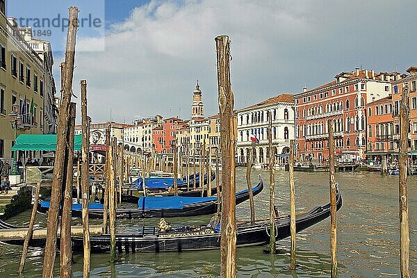 Venedig  Alte Häuser in der Lagune  Venedig  Italien  Europa