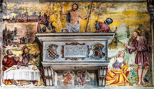 Fresken mit Alltagsszenen  Duomo di San Marco  Altstadt mit prachtvollen Adelspalaesten und Arkaden im venezianischen Stil  Pordenone  Friaul  Italien  Pordenone  Friaul  Italien  Europa