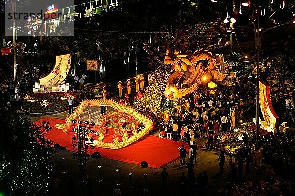 Vietnam: Die Neujahrsfeier und parade beginnt in Saigon auf dem Eden Platz in der Nähe der Oper