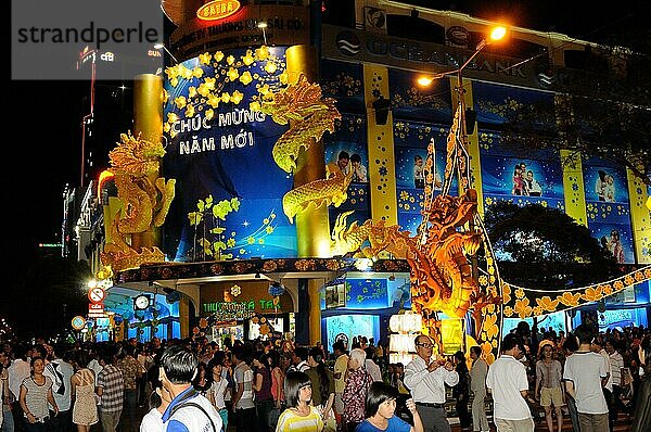 Ho Chi Ming Stadt: Das Neujahrsfest beginnt auf dem Eden Platz in der Nähe der Oper