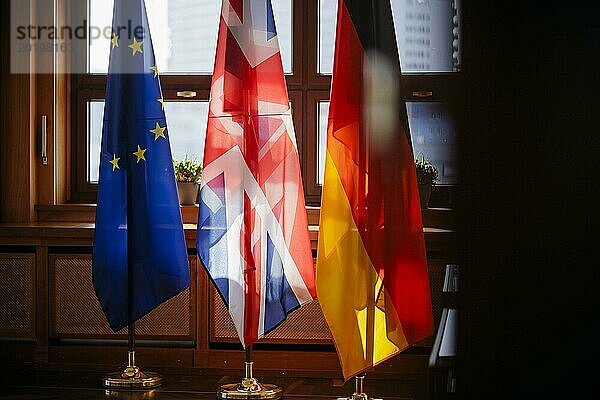 Die Flaggen von Großbritannien  Deutschland und der Europäischen Union wehen im Wind. Berlin  07.03.2024. Fotografiert im Auftrag des Auswärtigen Amtes