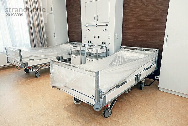 Betten im Krankenzimmer eines Krankenhauses in Berlin  25.01.2019