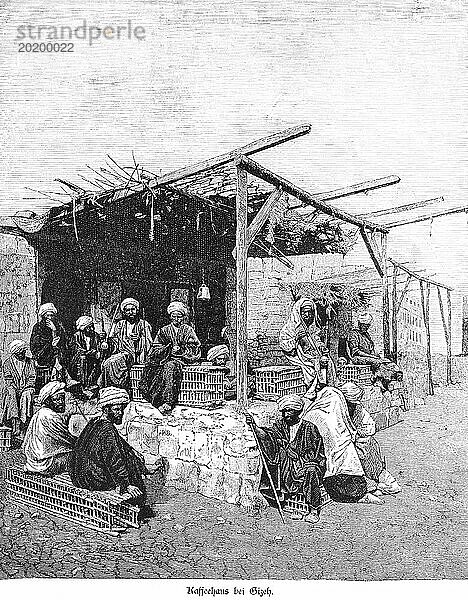 Kaffeehaus in Gizeh  Kairo  Ägypten  Orient  Männer  Araber  Turban  sitzen  Kaffee trinken  im Freien  Afrika  historische Illustration 1890  Afrika