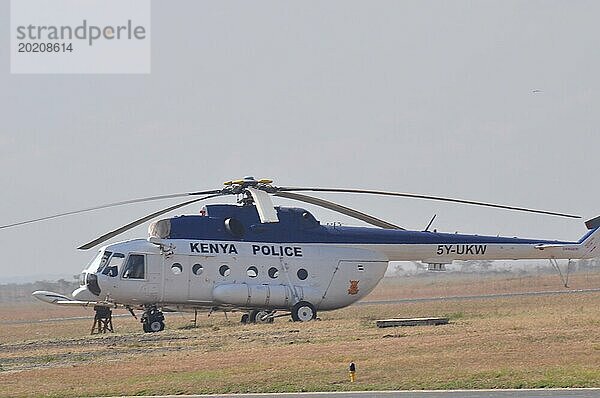 Hubschrauber der Kenia Polizei Air Force auf dem Wilson Airport. Kenia Polizei Hubschrauber auf dem Rollfeld des Wilson Airports in Nairobi