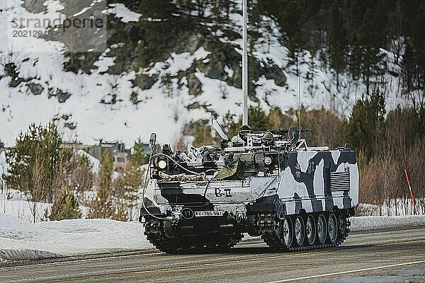 Transportpanzer M113 der Bundeswehr  aufgenommen im Rahmen der NATO-Übung Nordic Response bei Alta  06.03.2024. Die Übung  die vom 03. bis 14. März hauptsächlich in Skandinavien stattfindet  wird von 20.000 Soldaten aus 13 Ländern ausgetragen. Nach der NATO-Erweiterung sind erstmals auch Soldaten aus Schweden und Finnland an der Übung beteiligt