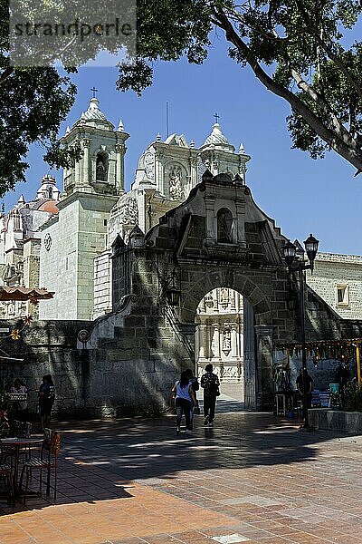 Oaxaca  Mexiko  Basílica de Nuestra Señora de la Soledad (Unsere Liebe Frau der Einsamkeit)  die Schutzpatronin von Oaxaca. Sie wurde in den späten 1600er Jahren erbaut  Mittelamerika