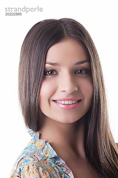 Hübsches Mädchen in traditioneller russischer Tracht Porträt