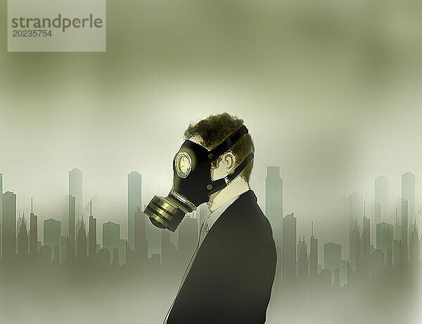 Mann mit Gasmaske in der Stadt