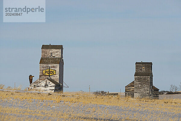 Verlassene Getreidesilos in der Geisterstadt Horizon  Saskatchewan; Horizon  Saskatchewan  Kanada