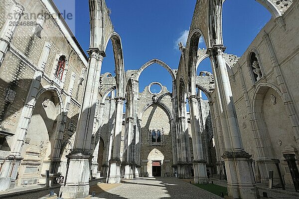 Lissabon Stadtansicht  Kloster Carmo  Portugal  Europa