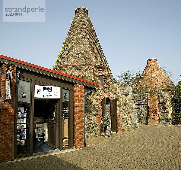 Brennöfen und Souvenirladen  Besucherzentrum Oatlands  St Sampson  Guernsey  Europa