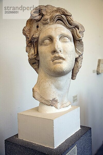 Kopf des Gottes Helios  mittelhellenistische Zeit  Archäologisches Museum  Rhodos  Griechenland  Europa