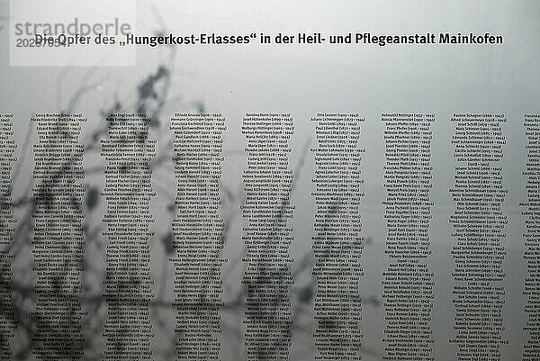Mainkofen  Niederbayern  Deutschland  15. März 2024  Mahnmal für die Opfer der nationalsozialistischen Verfolgung auf dem Gelände des Bezirksklinikums  Namen der Opfer  Europa
