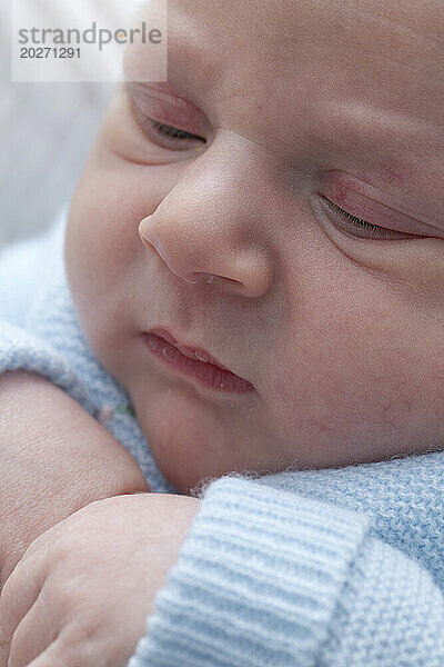 Neugeborenes Gesicht. Baby ist 2 Tage alt.