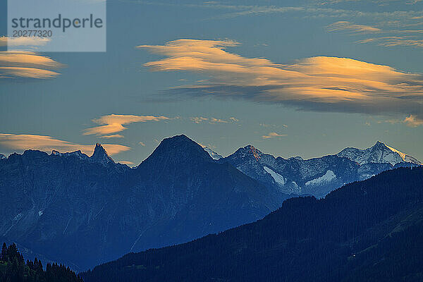 Austria  Tyrol  View towards Zsigmondyspitze and Grosser Moseler at dusk