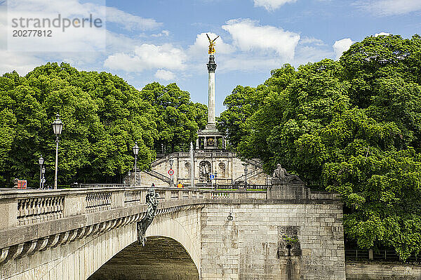 Prinzregentenbrücke und Friedensengel im Maximilianpark  München  Bayern  Deutschland