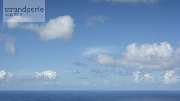 USA  Amerikanische Jungferninseln  Wolken über dem ruhigen Karibischen Meer