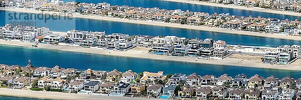 Künstliche Insel in Form einer Palme The Palm Jumeirah mit Luxus Villen Immobilien Panorama in Dubai  Vereinigte Arabische Emirate  Asien