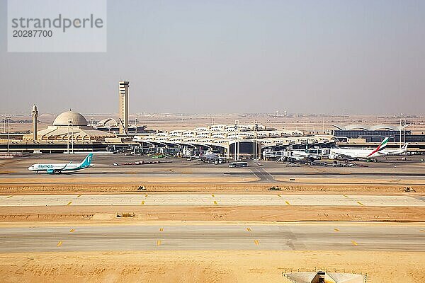 Luftbild des Flughafen Riad International Airport in Riad  Saudi-Arabien  Asien