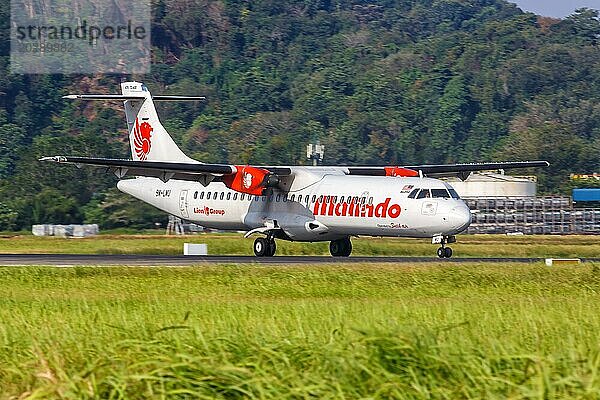 Ein ATR 72-600 Flugzeug der Malindo Air mit dem Kennzeichen 9M-LMU auf dem Flughafen Penang  Malaysia  Asien