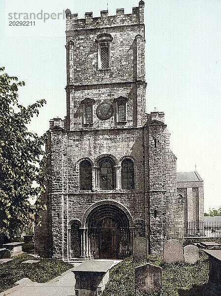 Kirche in Chepstow  Stadt in Wales  um 1890  Historisch  digital restaurierte Reproduktion von einer Vorlage aus dem 19. Jahrhundert