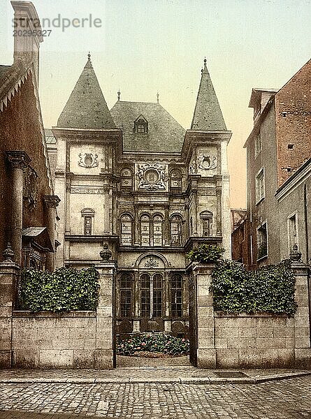Orleans. Maison de Diane de Poitiers  Frankreich  um 1890  Historisch  digital restaurierte Reproduktion von einer Vorlage aus dem 19. Jahrhundert  Europa
