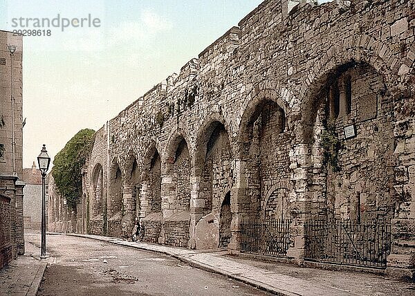 Alte Stadtmauer in Southampton  England  um 1890  Historisch  digital restaurierte Reproduktion von einer Vorlage aus dem 19. Jahrhundert