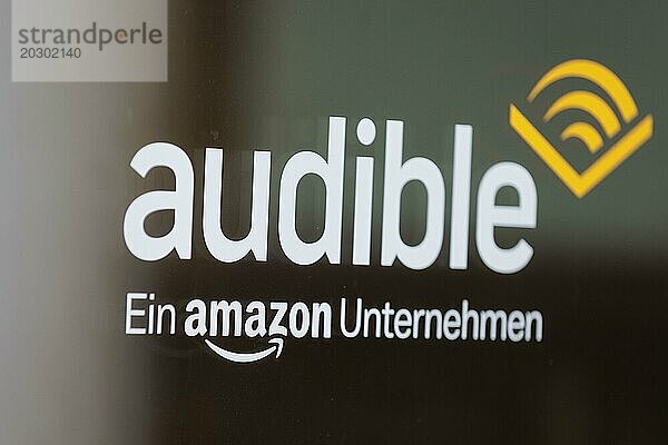 Audible Logo an einem Fenster in Berlin  27.03.2024