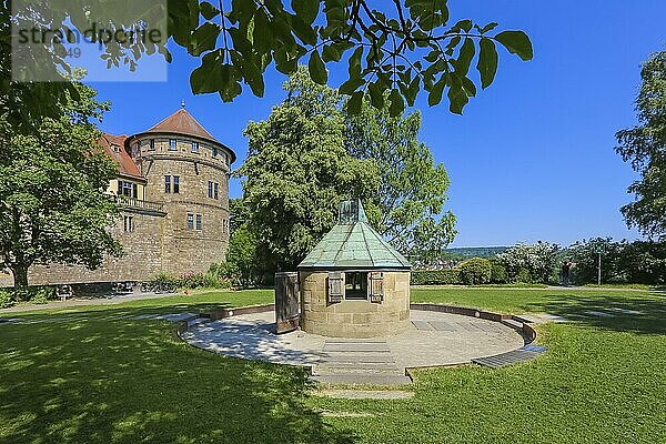 Bohnenberger-Observatorium  die um 1814 errichtete Sternwarte liegt am kartographischen Mittelpunkt des späteren Königreichs Württemberg und beherbergt den Reichenbach'schen Wiederholungskreis  Schloss Hohentübingen  Museum der Universität Tübingen MUT  Hochschuleinrichtung  historisches Gebäude  Lernort  Renaissance-Anlage erbaut im 16. Jahrhundert  Eberhard Karls Universität Tübingen  Tübingen  Baden-Württemberg  Deutschland  Europa