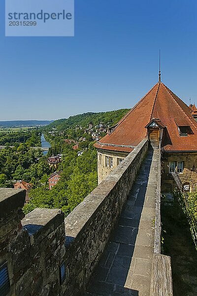 Schloss Hohentübingen  Ausblick über Tübingen  Neckar  Fluss  Museum der Universität Tübingen MUT  Hochschuleinrichtung  historisches Gebäude  Lernort  Renaissance-Anlage erbaut im 16. Jahrhundert  Eberhard Karls Universität Tübingen  Tübingen  Baden-Württemberg  Deutschland  Europa